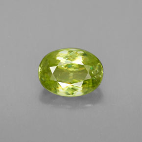 Esfena verde natural 1,05ct, corte oval, VS