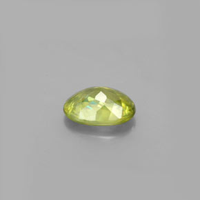 Esfena verde natural 0,85ct, corte oval, VS-SI