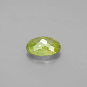 Esfena verde natural 1,10ct, corte oval, VS-SI