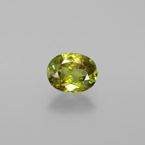 Esfena Verde Dourado Natural 1.39ct, Corte Oval, VS