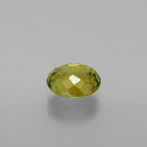 Esfena verde natural 1,82ct, corte oval, VS