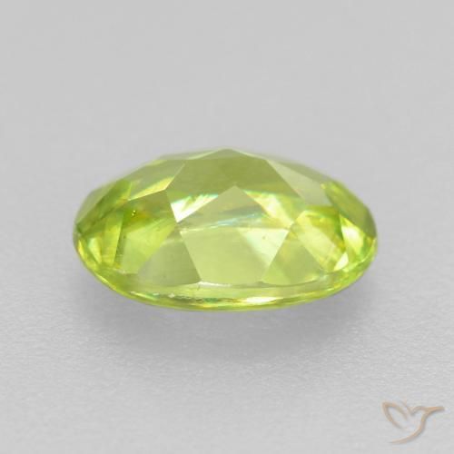 Esfena Verde claro Natural 0.77ct, oval, VS