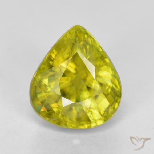 Esfena amarelo natural 2,52ct, formato de pêra, VS