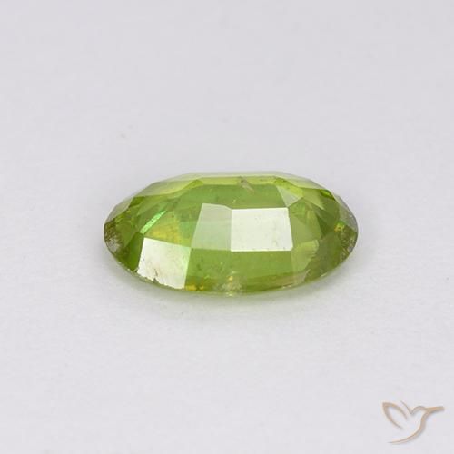 Esfena Verde claro Natural 0.73ct, oval, VS-SI