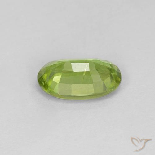 Esfena verde vivo Natural 1.07ct, oval, VS