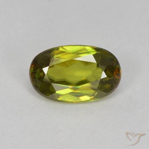 0.74ct Natural Verde médio-escuro Esfena, oval, VVS-VS