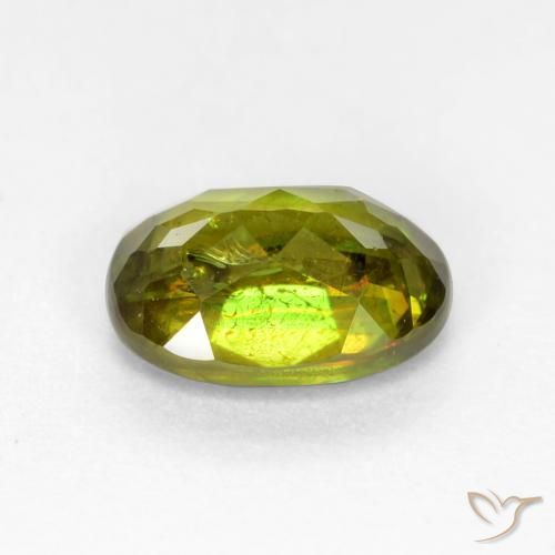 Esfena Verde Terroso Quente Natural 0.70ct, oval, VS-SI