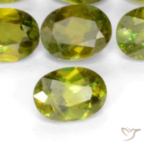 Esfena Verde Floresta Quente Natural 0.45ct, oval, VS-SI