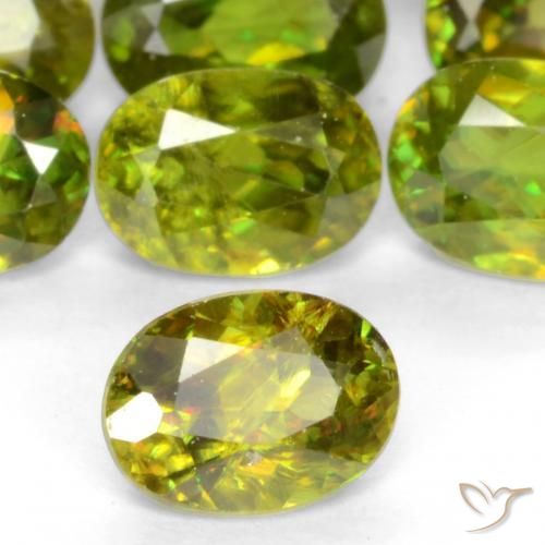 Esfena Verde médio Natural 0.49ct, oval, VS-SI