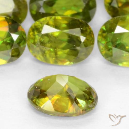 Esfena Verde médio Natural 0.49ct, oval, VS-SI