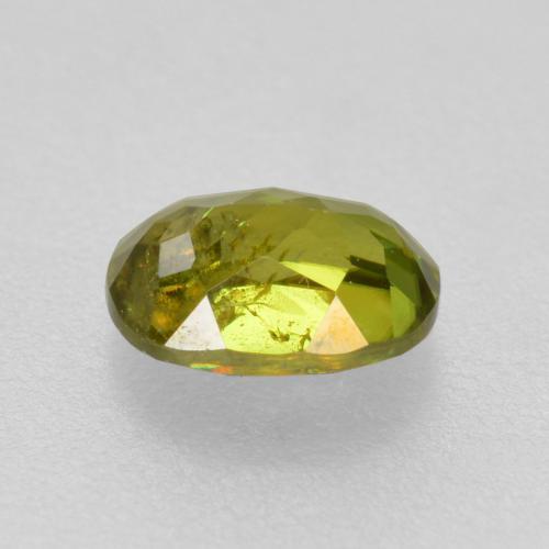 Esfena verde natural 0,54ct, corte oval, VS-SI