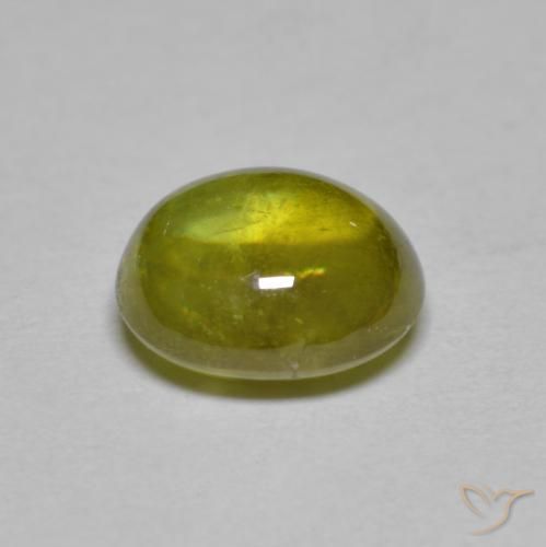 Esfena verde natural 2,40ct, corte oval, transparente