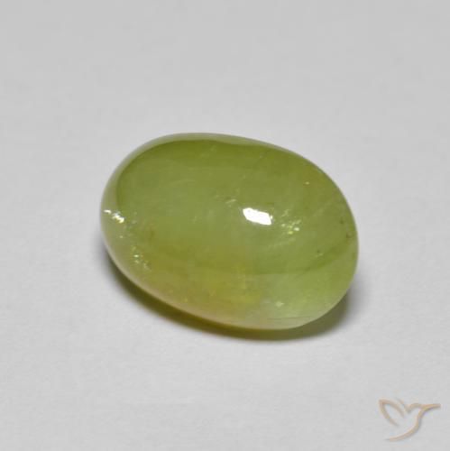 Esfena Luz verde Natural 3.10ct, oval, Translúcido
