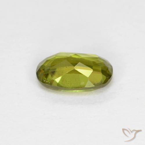 Esfena Verde Terroso Quente Natural 0.50ct, oval, VS