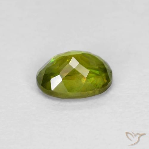 Esfena Medium Dark-Green Natural 0.57ct, oval, VVS-VS