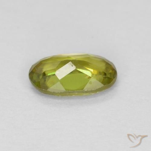 Esfena Verde Terroso Quente Natural 0.34ct, oval, VVS-VS