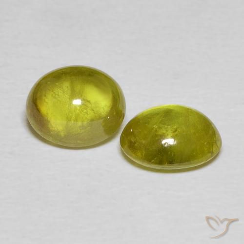 Pedras preciosas de Esfena Verde Floresta Quente natural de 3.13 ct, oval, Transparente