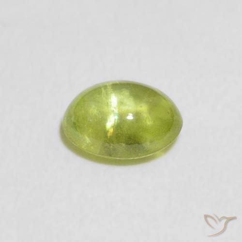 Esfena Verde oliva Natural 0.72ct, oval, Transparente