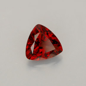 Espinélio vermelho natural 0,86ct, trillion, VS
