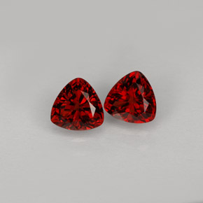 Pedras preciosas de espinélio vermelho profundo natural de  ct, trillion, VS