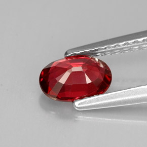 Espinélio vermelho natural 0,68ct, corte oval, VS