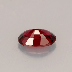 Espinélio  natural 0,64ct, corte oval, VVS-VS
