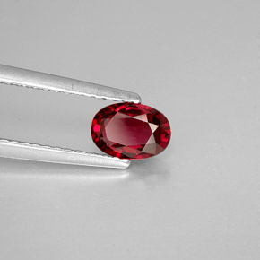 Espinélio vermelho natural 0,70ct, corte oval, VS