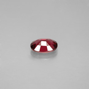 Espinélio vermelho natural 0,70ct, corte oval, VS