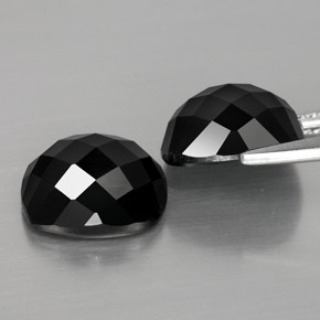 Pedras preciosas de espinélio preto natural de  ct, almofada cortada, opaco