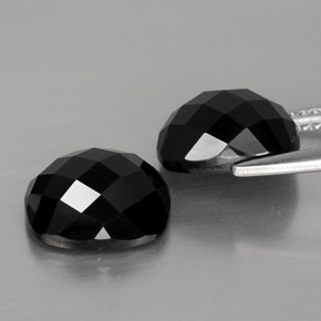 Pedras preciosas de espinélio preto natural de  ct, almofada cortada, opaco