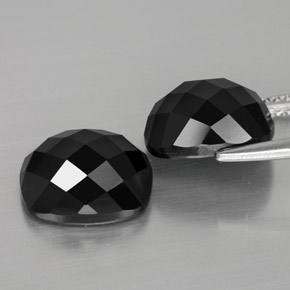 Pedras preciosas de espinélio preto natural de  ct, almofada cortada, opaco