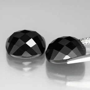 Pedras preciosas de espinélio preto natural de  ct, almofada cortada, opaco