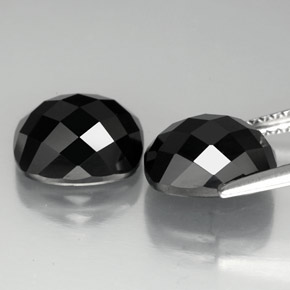 Pedras preciosas de espinélio preto natural de  ct, almofada cortada, opaco