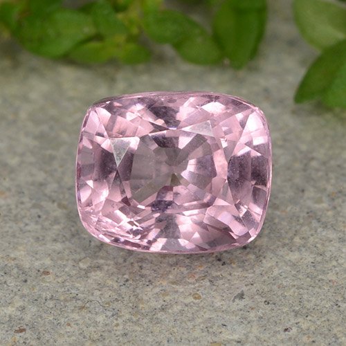 Espinélio roxo natural 1,57ct, almofada cortada, VS