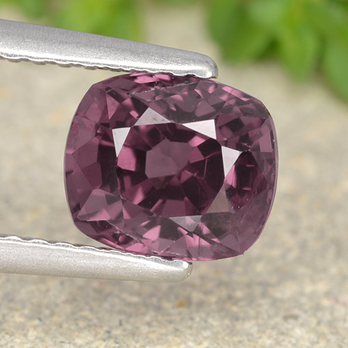 Espinélio roxo natural 1,69ct, almofada cortada, VVS