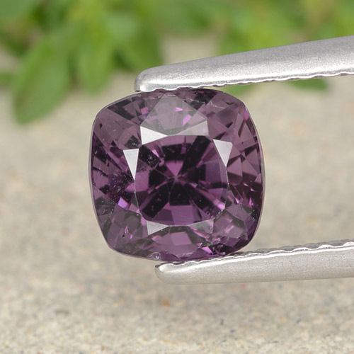 Espinélio Roxo médio-escuro Natural 1.51ct, Almofada cortada, VVS-VS
