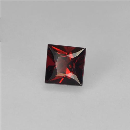 Espinélio vermelho natural 0,35ct, quadrado, VVS-VS