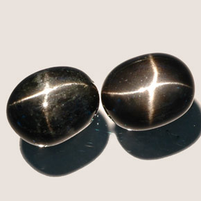 Pedras preciosas de diopsídio estrela preto natural de  ct, corte oval, opaco