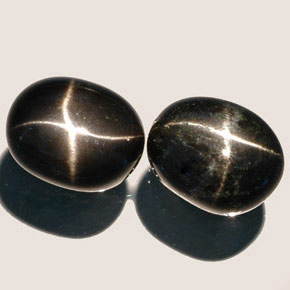 Pedras preciosas de diopsídio estrela preto natural de  ct, corte oval, opaco