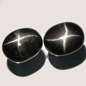 Pedras preciosas de diopsídio estrela preto natural de  ct, corte oval, opaco
