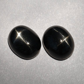 Pedras preciosas de diopsídio estrela preto natural de  ct, corte oval, opaco