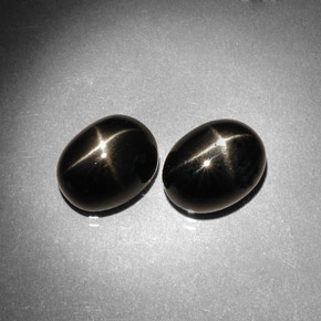 Pedras preciosas de diopsídio estrela preto natural de  ct, corte oval, opaco
