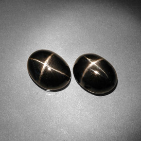 Pedras preciosas de diopsídio estrela preto natural de  ct, corte oval, opaco