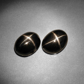 Pedras preciosas de diopsídio estrela preto natural de  ct, corte oval, opaco