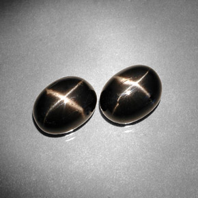 Pedras preciosas de diopsídio estrela preto natural de  ct, corte oval, opaco