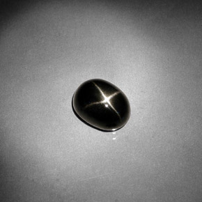 Diopsídio estrela preto natural 2,58ct, corte oval, opaco