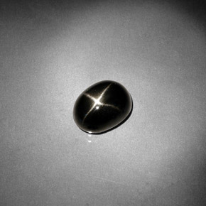 Diopsídio estrela preto natural 2,58ct, corte oval, opaco