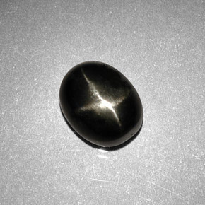 Diopsídio estrela preto natural 2,63ct, corte oval, opaco