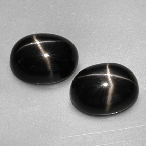 Pedras preciosas de diopsídio estrela preto natural de  ct, corte oval, opaco