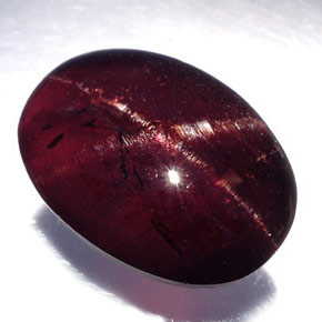 Granada estrela preto natural 19,80ct, corte oval, opaco